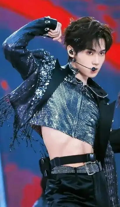 时代少年团 腹肌照 绝绝子 养成系  马嘉祺 丁程鑫 宋亚轩 刘耀文