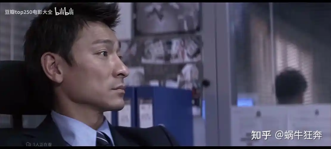 《无间道》里,梁朝伟发现了"標"字,为什么不假装没发现先恢复身份