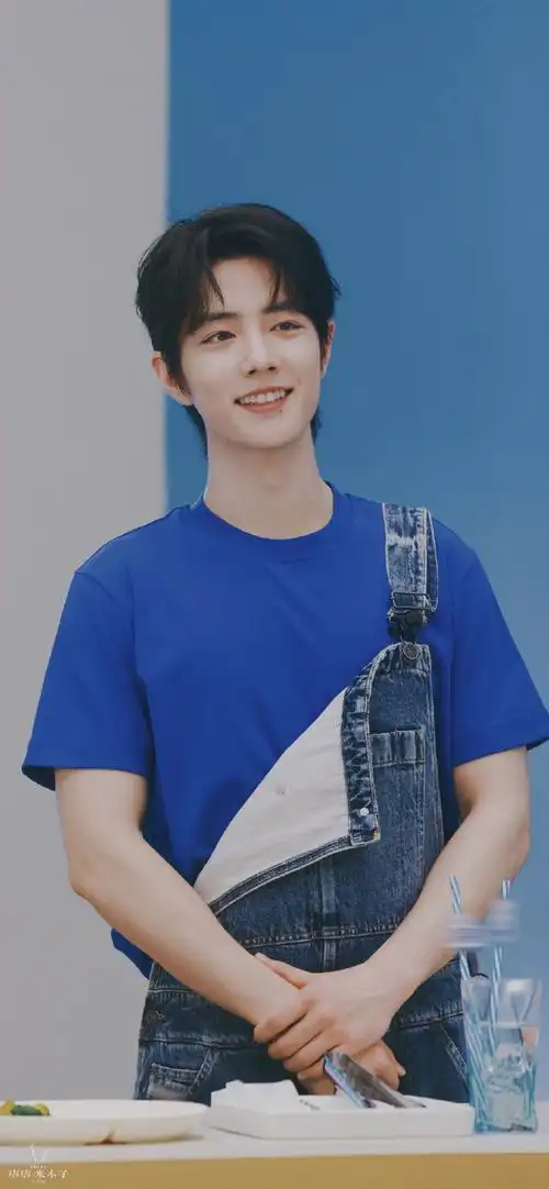 起猛了看到肖战穿背带裤##肖战壁纸