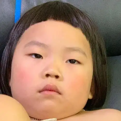 表情搞怪又可爱本来只是随手纪录惠珠的成长分享女儿的照片惠珠的妈妈