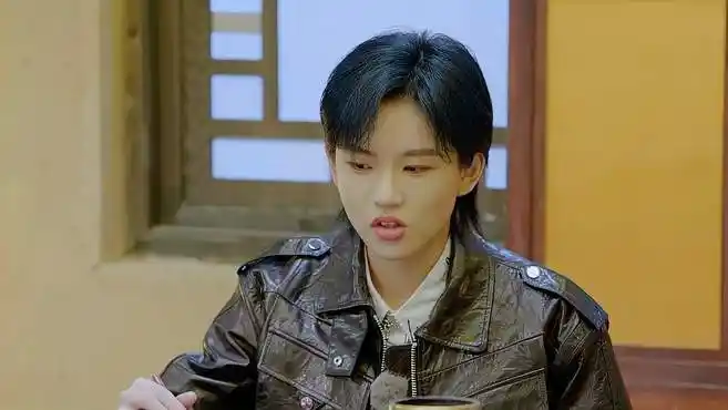 陆柯燃小时候训练特别累,尤其每周三都是爬回宿舍丨敦煌-影视综视频