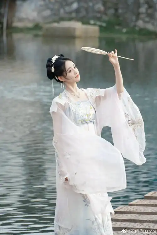 祝绪丹白衣古风随拍##祝绪丹白衣古风大片