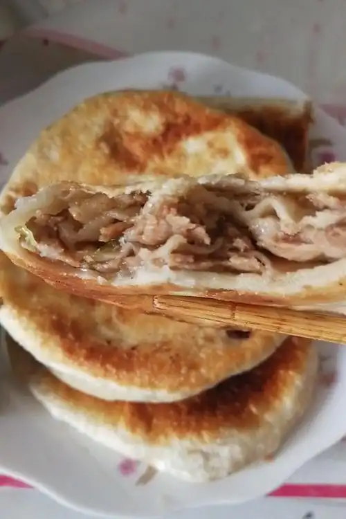 小迷糊zcx做的千层肉饼