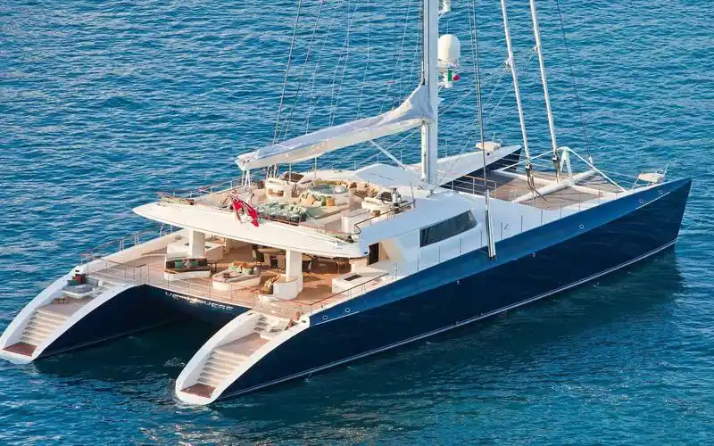 世界上最大的双体帆船"半球"号-英国pendennis 44.