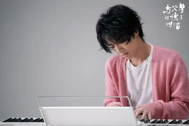 华晨宇儒雅帅气写真图片