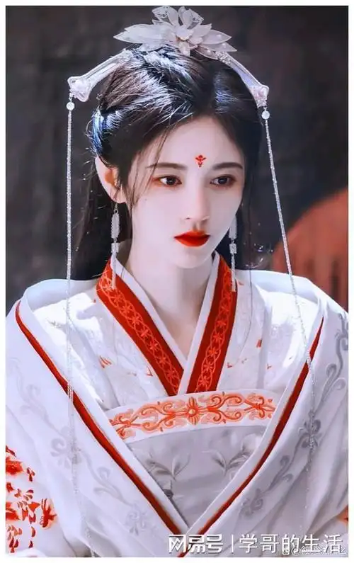 鞠婧祎晒《花间令》花絮照,脸颊比心卖萌好甜美|古装_网易订阅