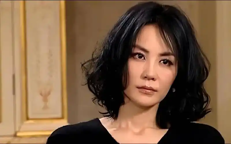 同是王菲骨肉,为何她争夺窦靖童却果断放弃兔唇的李嫣