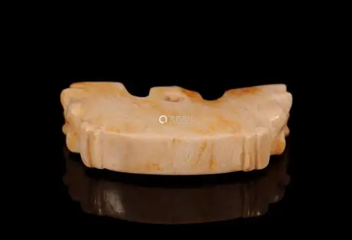 良渚双龙首玉饰