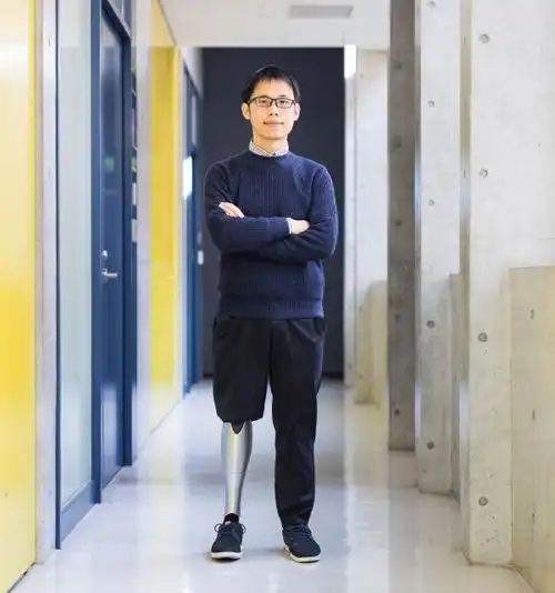 "独腿男孩"16年前求学华中科大,如今创办公司研发智能假肢