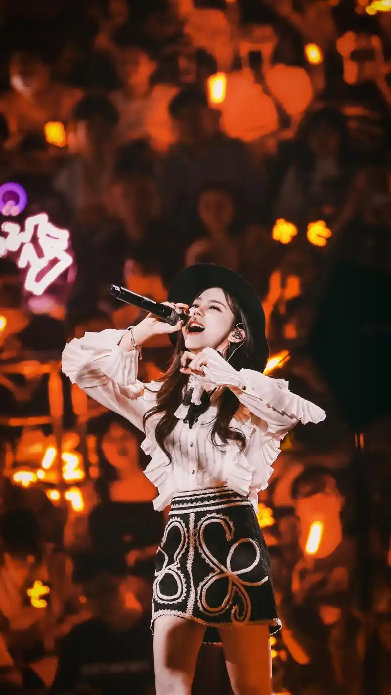 出去了也没什么大不了 毕竟在舞台上没能好好去享受的话才是真的可惜