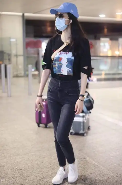 韩雪身材太棒了,宽松t恤配牛仔裤,轻松秀出"a4"腰,高挑显瘦_面料