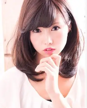 我国字脸,适合什么样的刘海和发型?