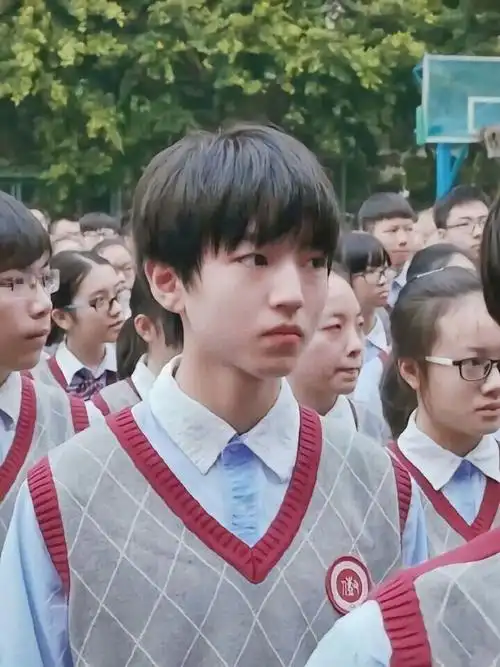 杀青发长文告别野孩子#一些重庆八中时期的小凯97@tfboys-王俊凯