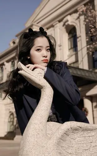 欧阳娜娜已经出四套图了 太努力了!