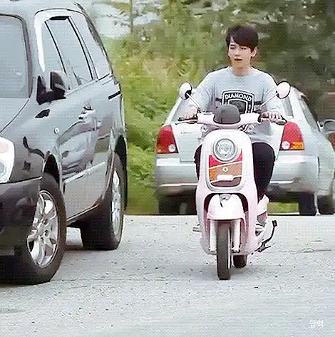 边伯贤今天先不做表哥做可可爱爱胡说八道的表弟