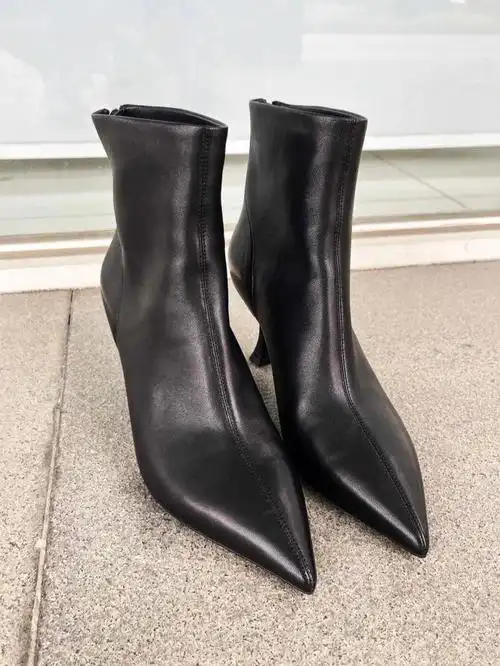 御姐必备的尖头高跟小短靴气质翻倍