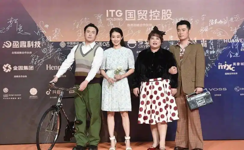 原创贾玲发文自行车没坐上华子也没见到结果佟丽娅的回复拉仇恨了