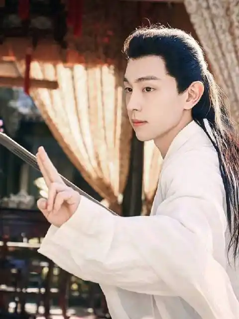 邓伦白衣古装# #邓伦郝泽宇# 你是我的白. 来自瓶子cby847 - 微博