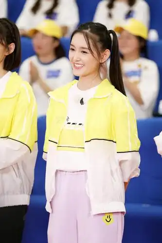 蒋依依在跑男里面的造型挺不错的