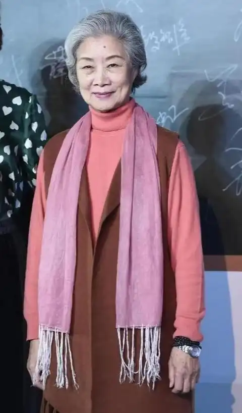 回顾吕中:嫁给同学,今儿子导演,儿媳著名演员,女儿是国人骄傲