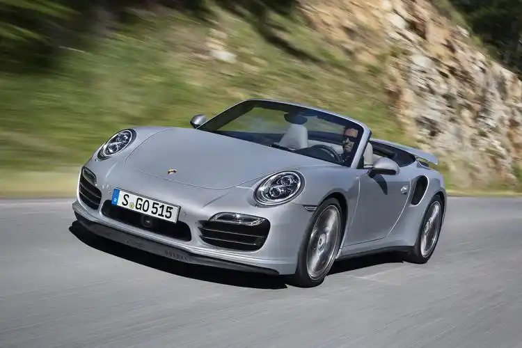 新款911turbo cabriolet强劲,高效,迷人的敞篷设计