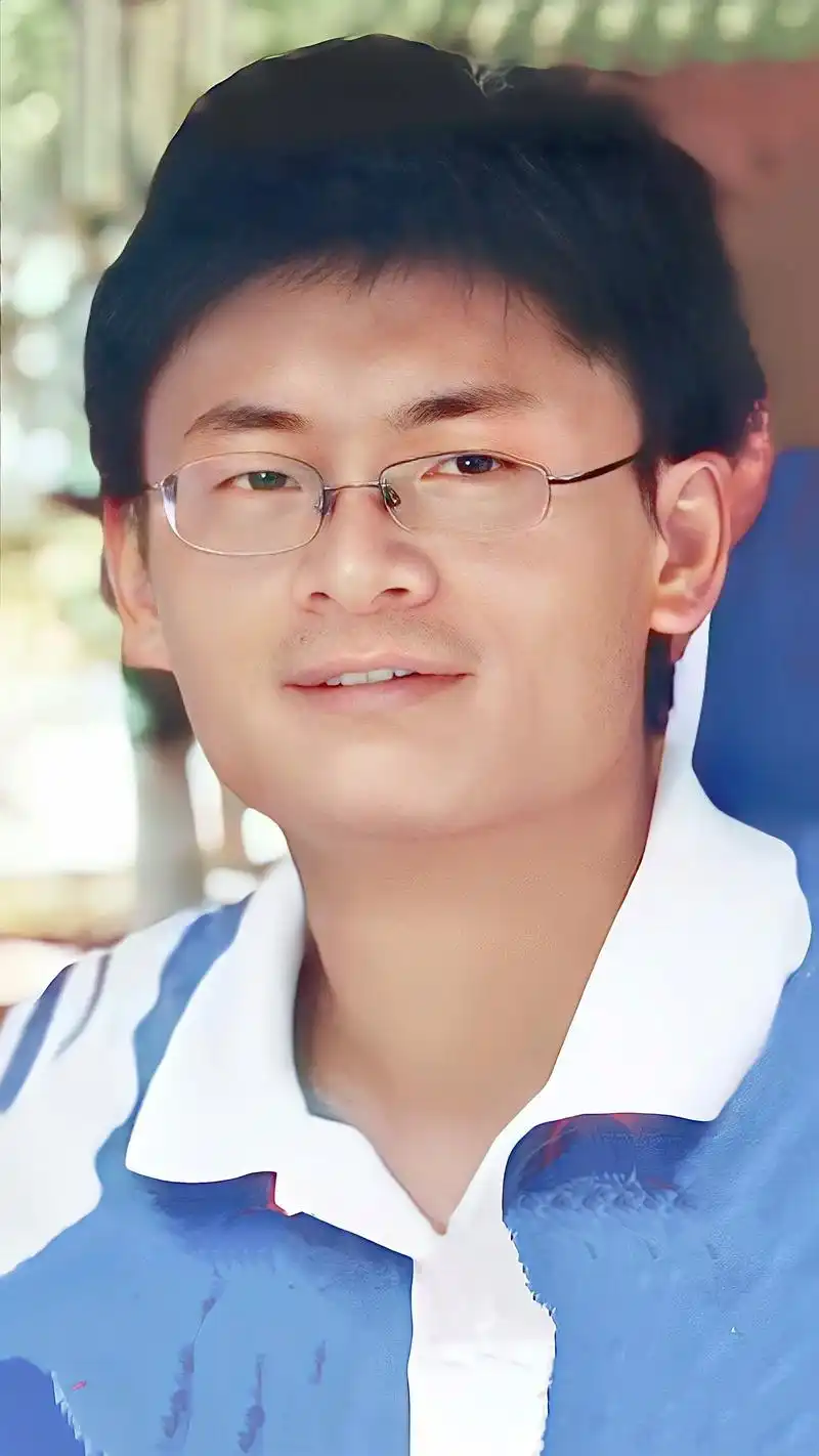 中国第 一位戴眼镜上天的男人——桂海潮,到底有多牛?  他不 - 抖音