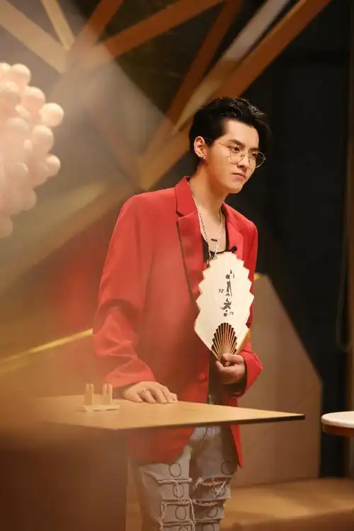 吴亦凡红色中国风酷帅写真图片19