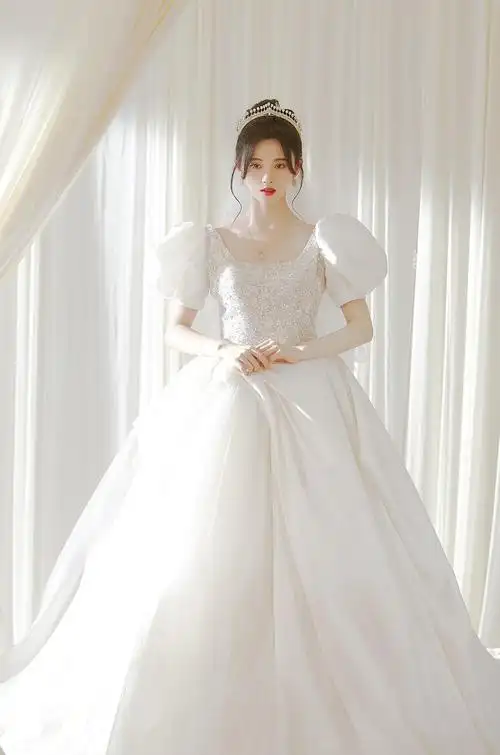 雷初夏婚纱正面照来啦 鞠婧祎·满月之下请相爱