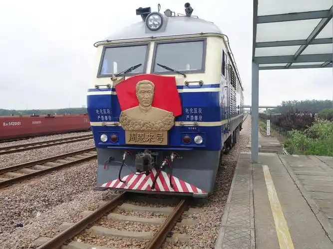 东风11型内燃机车(中国铁路使用的柴油车型之一)_尚可名片