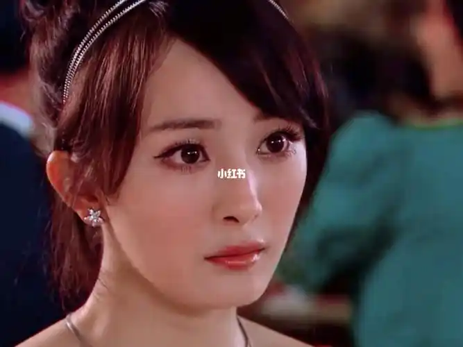 杨幂晴川的现代造型