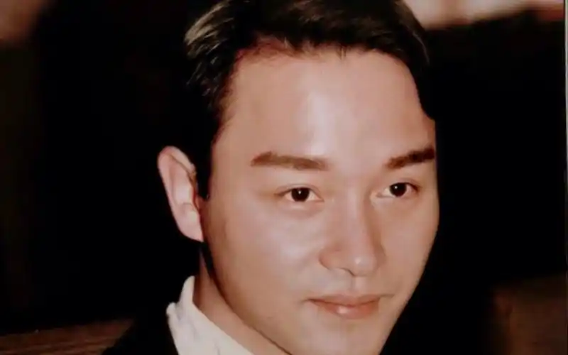 张国荣经典歌曲《风继续吹》配上自己的电影,真是怀念那个年代的哥哥!