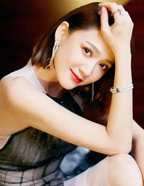 陈乔恩惊艳迷人身姿迷人的写真