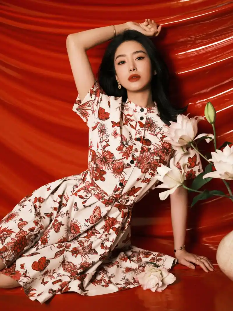 杨采钰[亲吻][亲吻]#气质美女# #性感美女# #2月图文动态激励计划