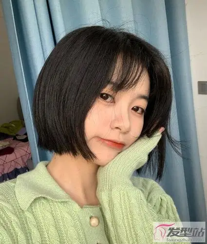 甜美乖巧妹妹头短发自带学生感元气满满