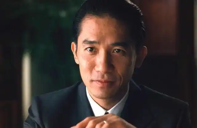 晚节不保女孩爆料称曾被梁朝伟壁咚网友直言这是骚扰