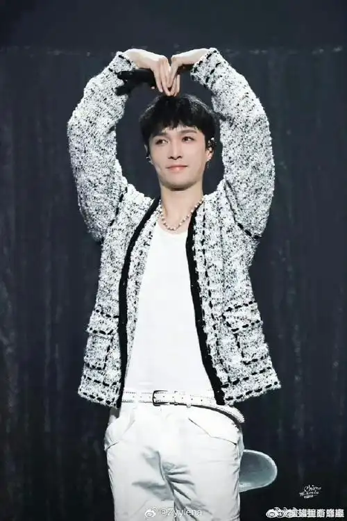 张艺兴很懂我的精神状态