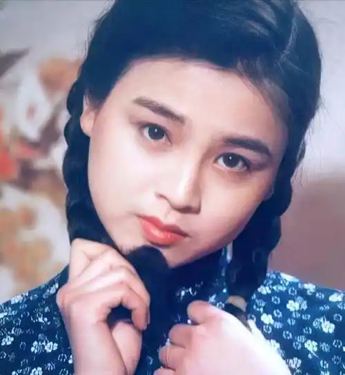 这7位面若银盘的女星在线打脸_朱琳_林芳兵_陈红