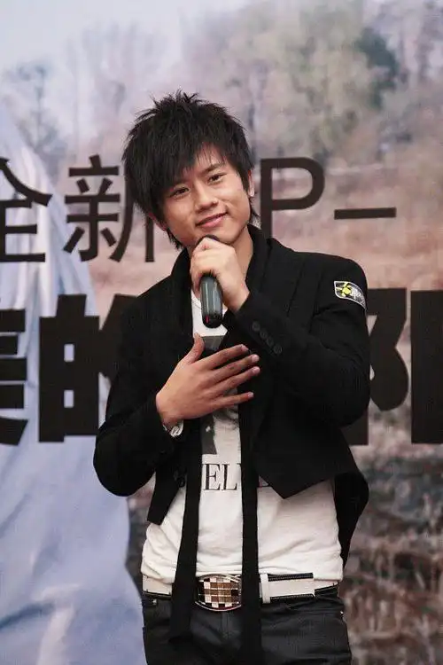 被冠军吐槽靠谢娜出道的千年老三张杰还能火多久