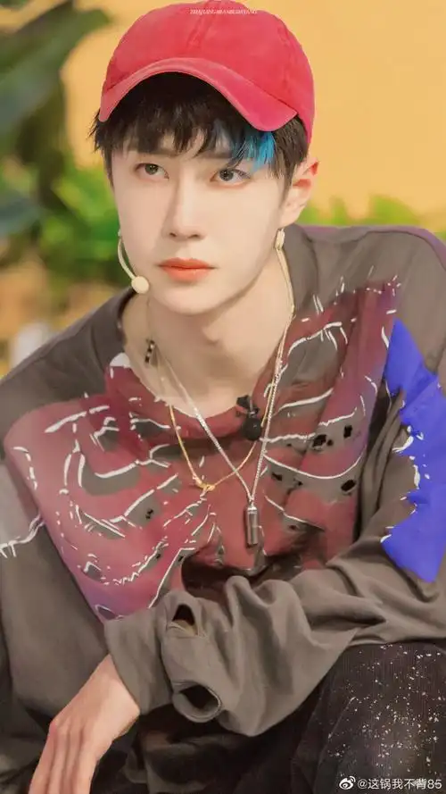 王一博 帅哥壁纸 可爱 《这就是街舞3》每周六晚优酷播出