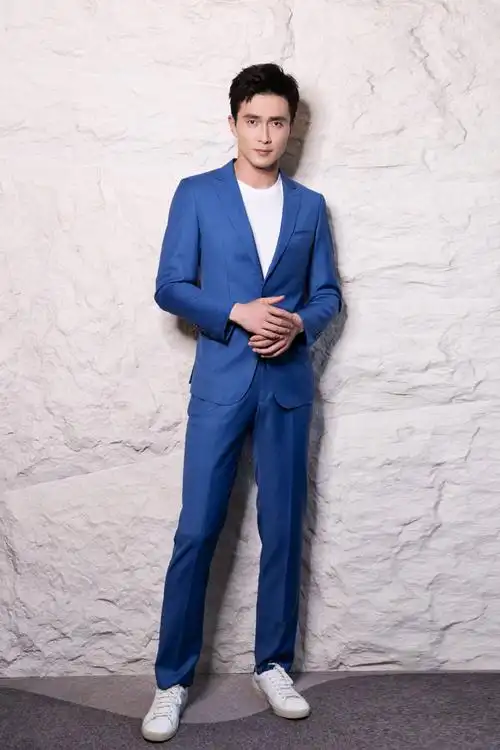 明星图片 大陆 男 高伟光 > 高伟光蓝色西装帅气写真图片(2/6)1/6 2/6