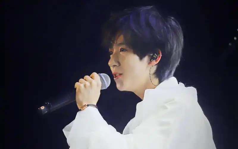 听天使在唱歌_【贺峻霖_蜂鸟】_三机位4k_focus_哔哩哔哩_bilibili