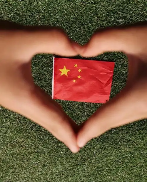 我跟国旗合张影合集|比心表白!我爱你,中国|潍坊|祝福祖国_网易订阅