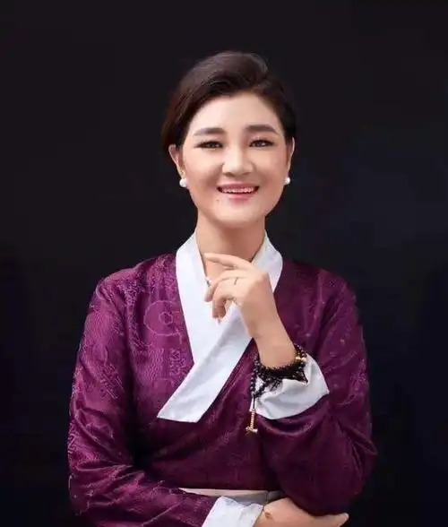 降央卓玛:歌坛女神变身母亲废柴,婚姻破裂事件引发热议!