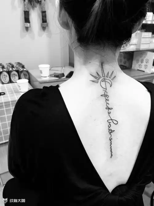 脊椎骨纹身