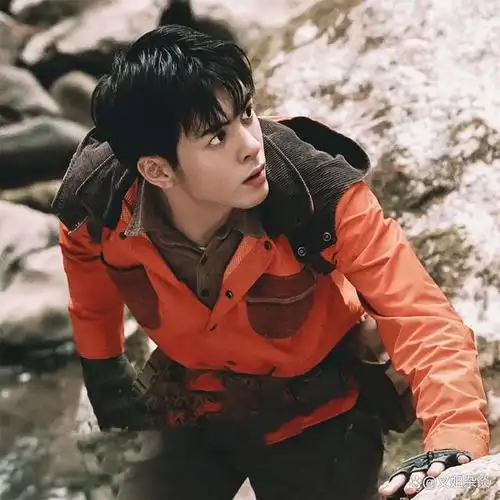 曾舜晞这位年轻有为的演员,在荧幕上塑造了众多不同的角色,赢得了观众