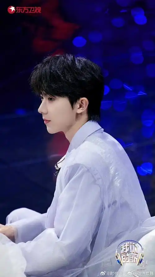 灰色套装#@时代少年团队长-马嘉祺每一套服装都好好看,休闲紫色卫衣