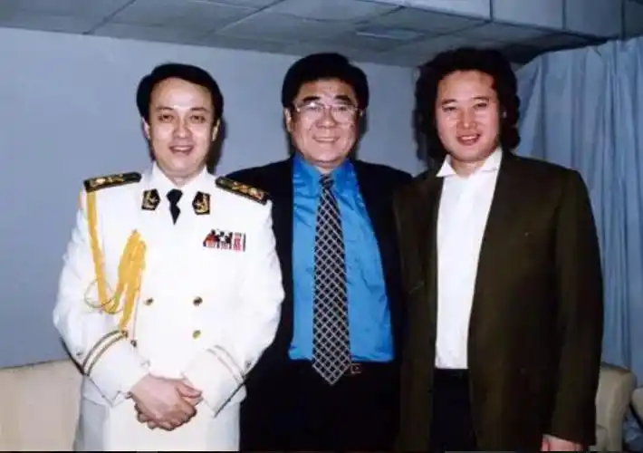 回顾金铁霖的葬礼儿子哭成泪人妻子马秋华和前妻李谷一都未露面