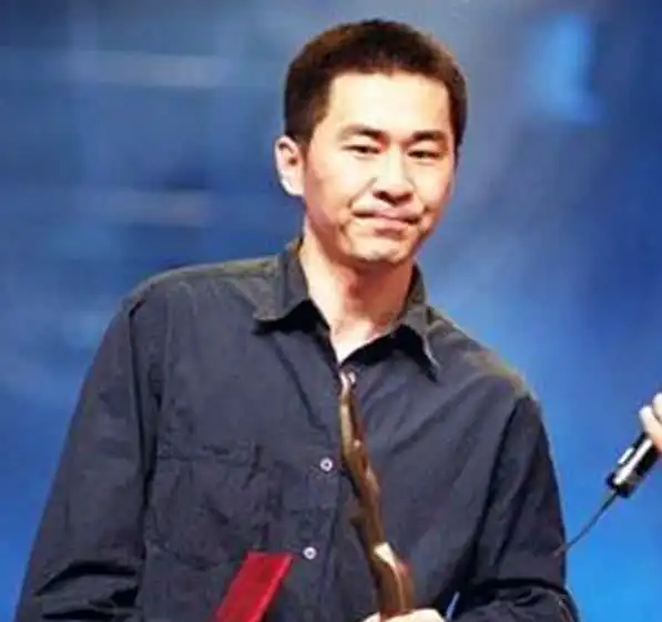 陈建斌年轻时帅气型男,似赵寅成,如今只能用"油腻"二字来形容