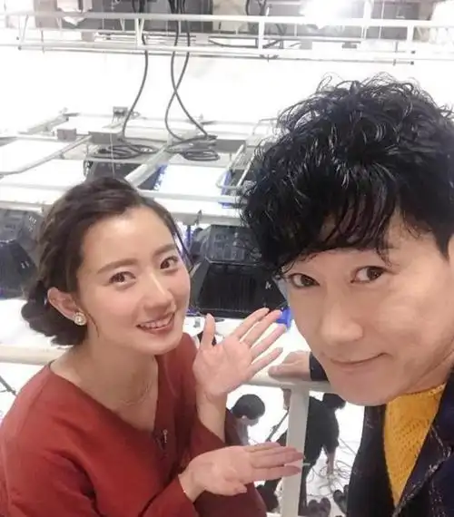 1988年,经历一场"校园欺凌"的矢野浩二,选择辍学,外出从艺.