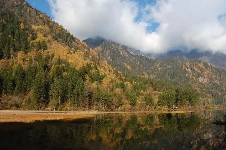 在大山的怀抱裏
